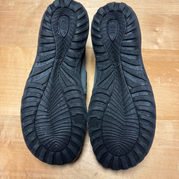 JBU Charcoal Cut-Out Slip-Ons. Size 6.5 - Picture 9 of 9